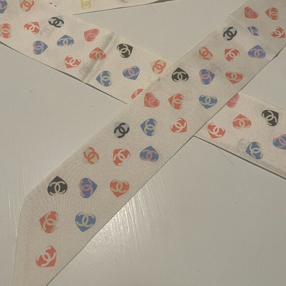 CHANEL Logo CC Heart Silk Twill Slim Bandeau Scarf Twilly Cream White Pastel - Picture 2 of 4